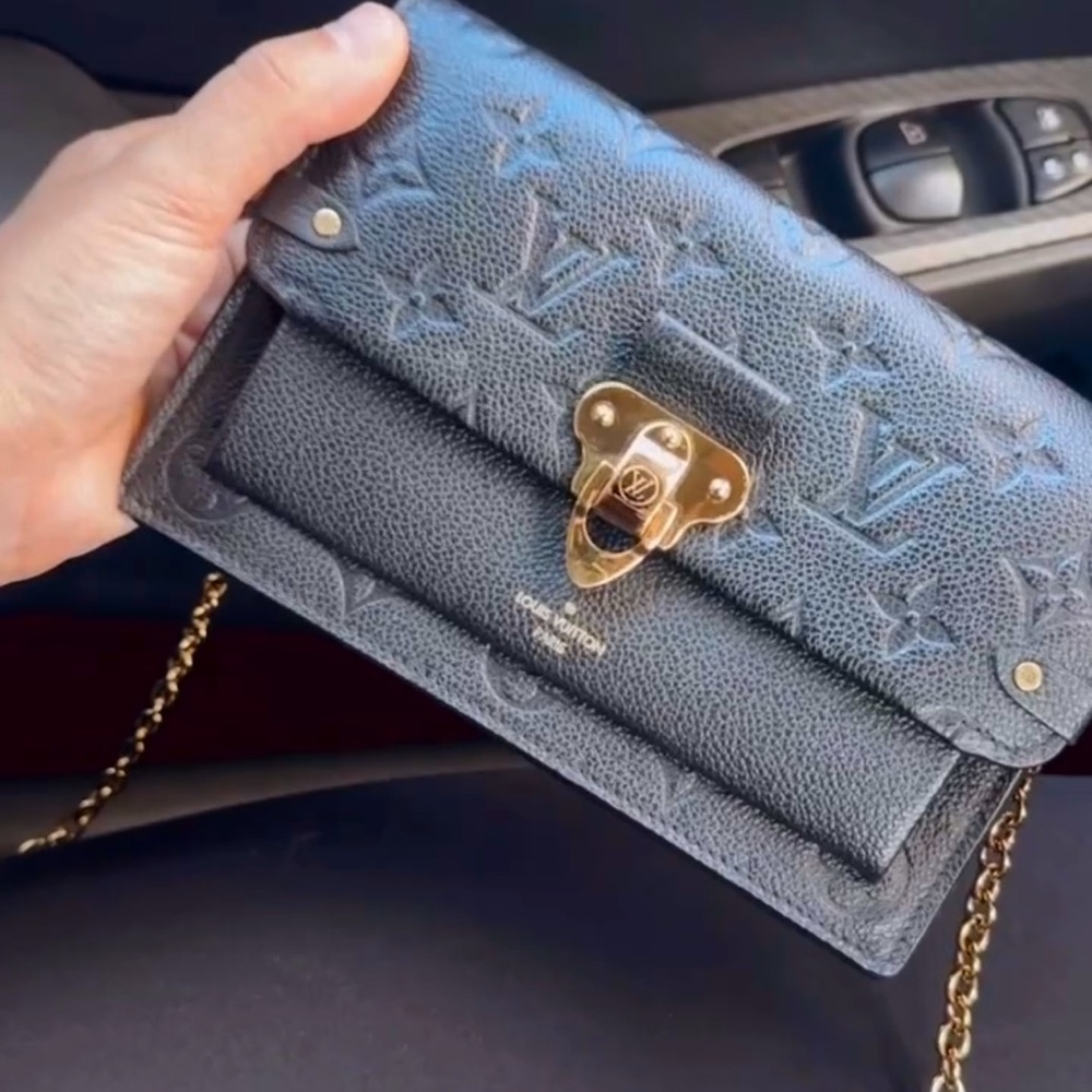 Vavin Chain Wallet LV cross body bag
